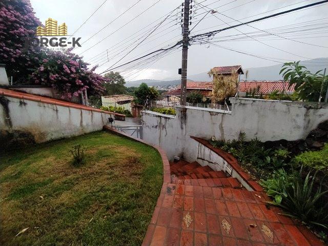 Casa à venda com 3 quartos, 600m² - Foto 2