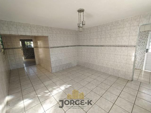 Casa para alugar com 2 quartos, 300m² - Foto 9