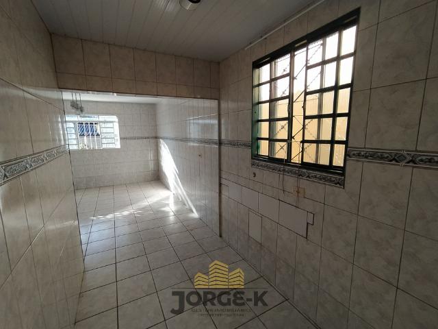 Casa para alugar com 2 quartos, 300m² - Foto 10