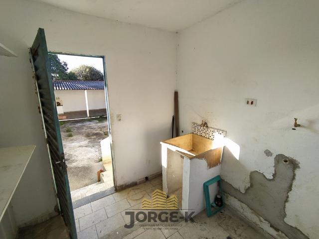 Casa para alugar com 2 quartos, 300m² - Foto 12