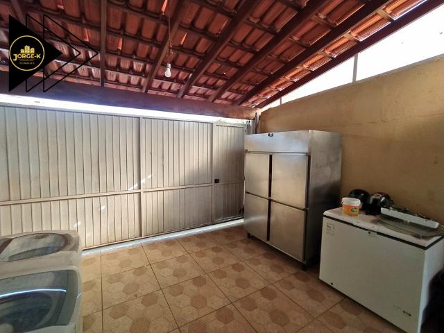 Casa à venda com 2 quartos, 300m² - Foto 2